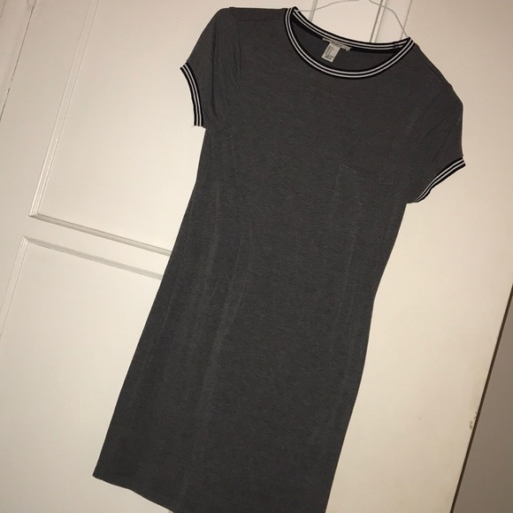 T-shirt dress - Picture 2 of 3